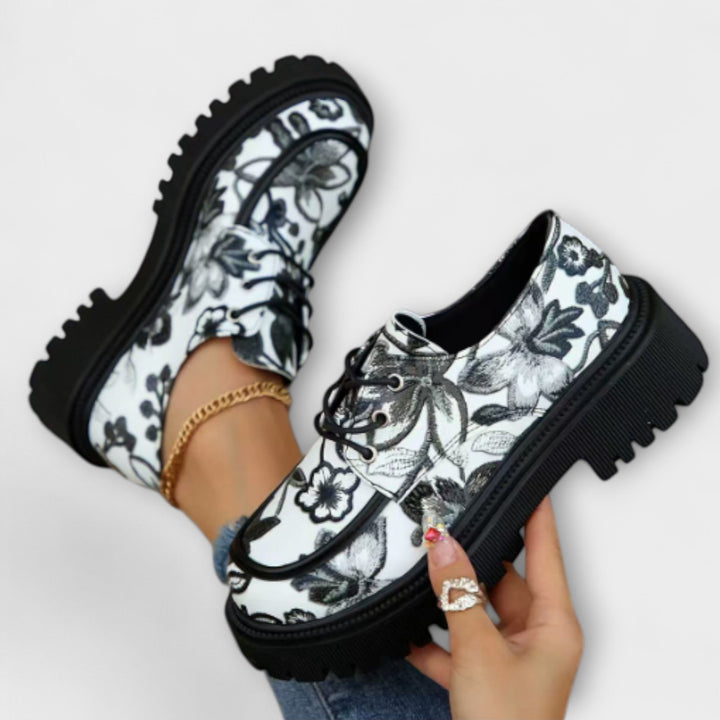 Sandra - Classic Retro Moccasins with Style