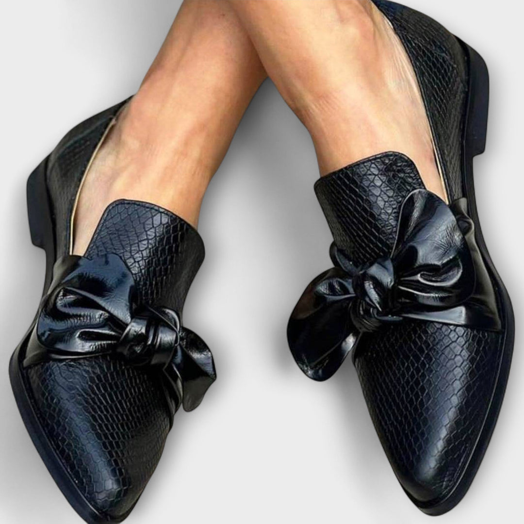 Cláudia - Loafer with Decorative Bow