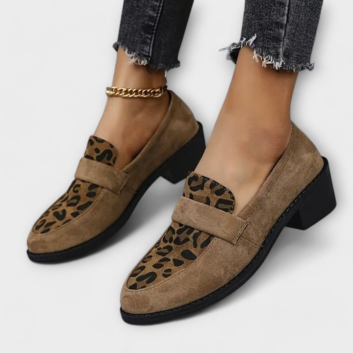 Elegant women's shoes with leopard print